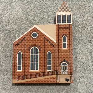 Cat’s Meow United Methodist Church, Seville, Ohio. 1989 Wood Collectable.